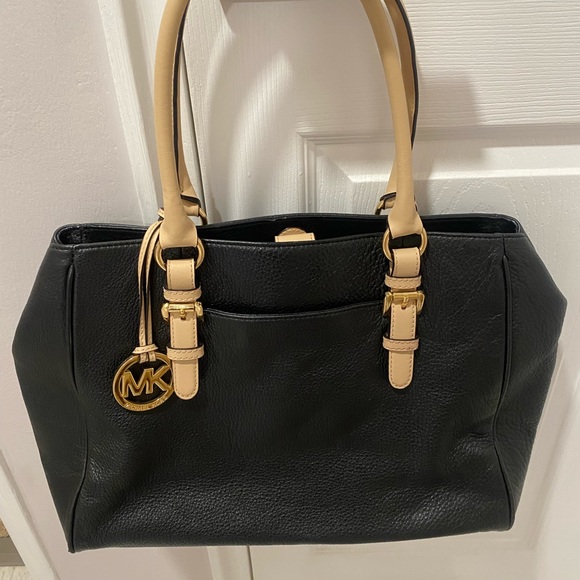 MICHAEL Michael Kors Bags Authentic Michael Kors Bag Black Pebble